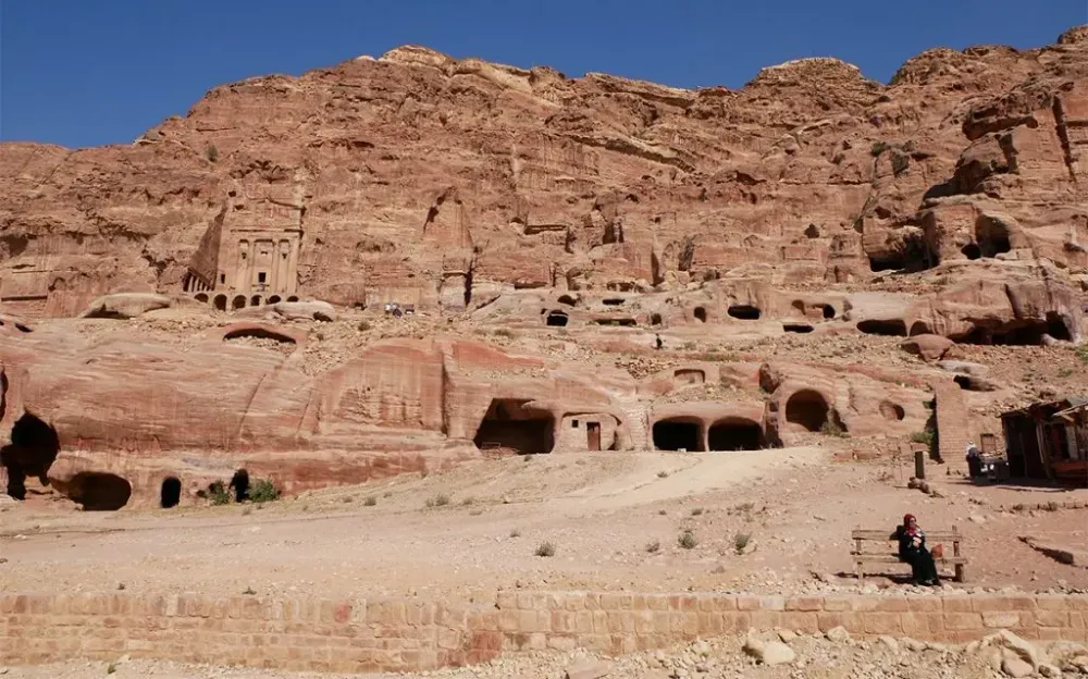 Homes visiting petra